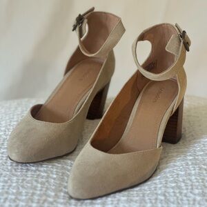 Soludos Collette Beige Suede Block Heel Pumps - Size 8